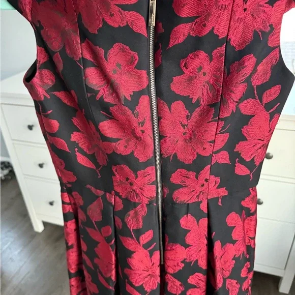 Elegant Black and Red Floral midi Dress - Picture 6 of 9